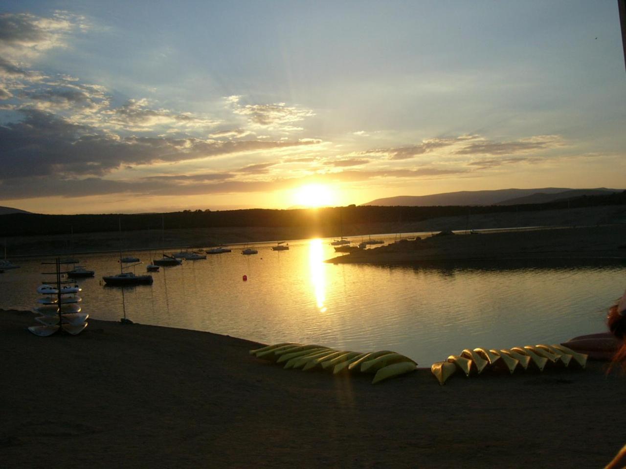 Camping De Cervera De Buitrago エクステリア 写真